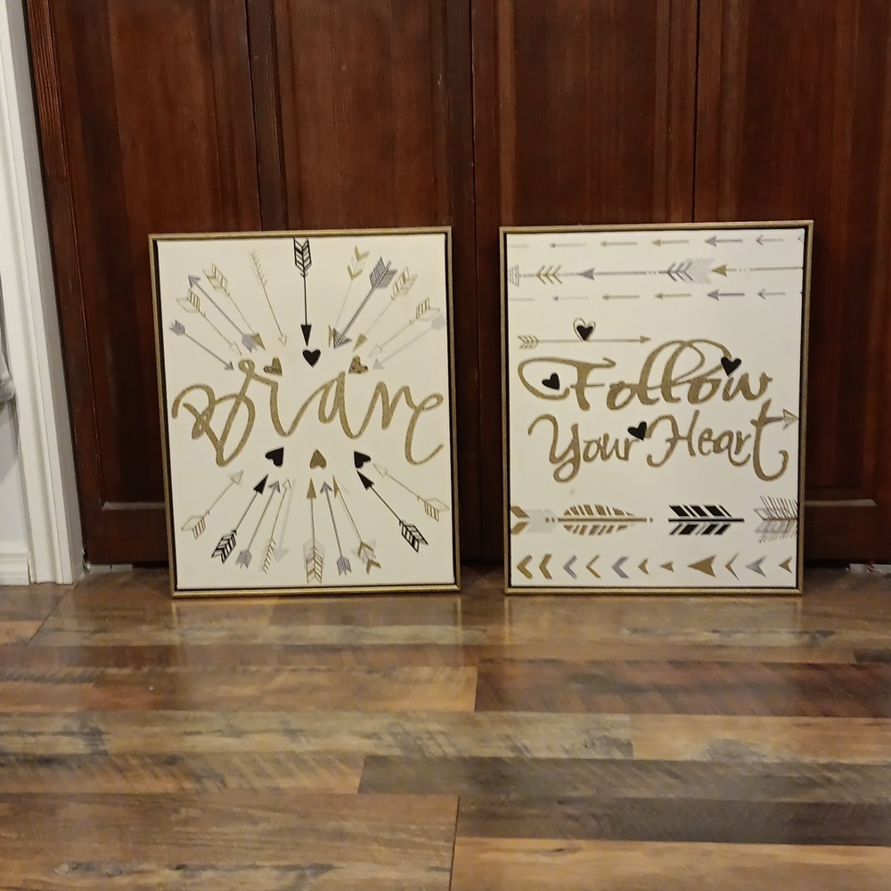 2 wall hangings